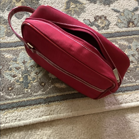 Estee Lauder travel bag and NWOT red 💋💋good size zipper compartment - Picture 2 of 8